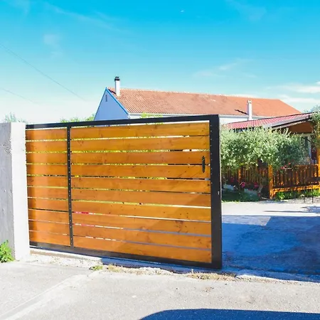 House Matea Tatil Evi Bilice